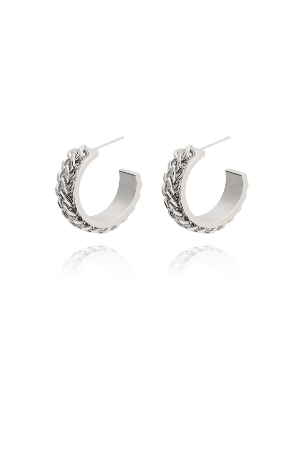 Showcasing a bold chain detailing on classic hoop earrings, perfect for making a statement.