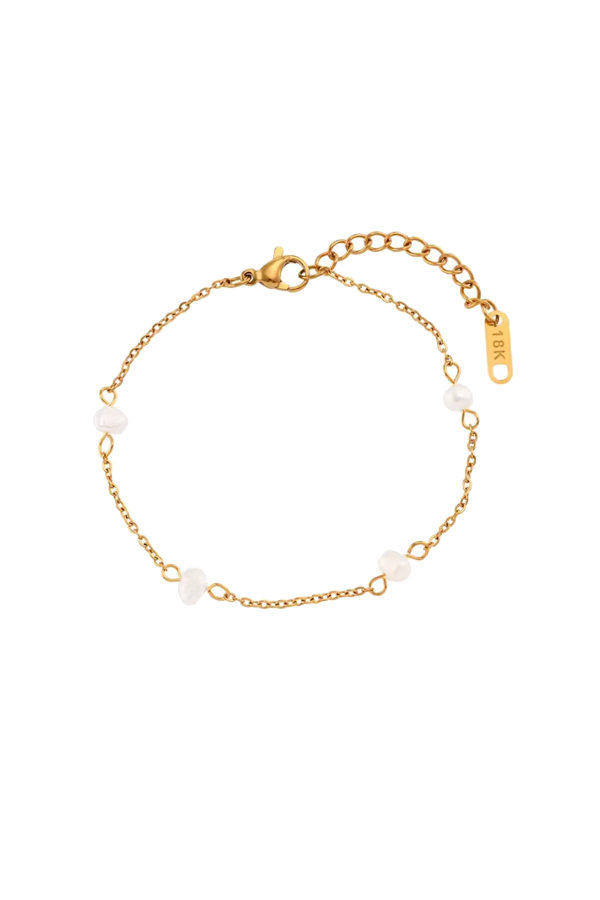 Isolated image of the Ivanna Pearl Bracelet by SH & Co. Jewelry, featuring an 18k gold-plated chain with freshwater pearls, illustrating its classic and timeless design.