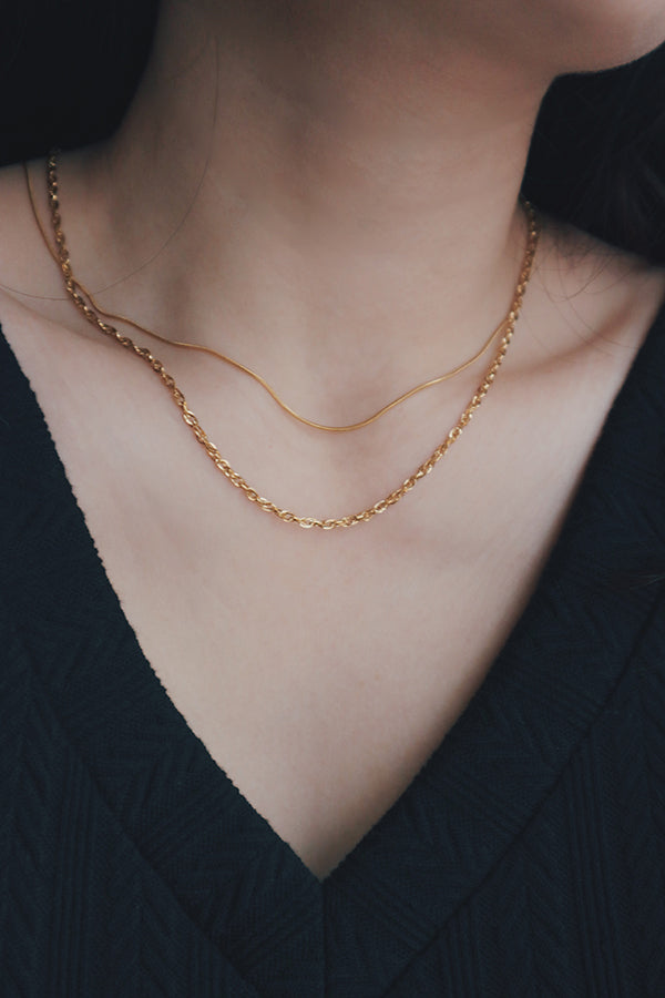 A set of hypoallergenic gold necklaces from SH & Co., designed for sensitive skin and perfect for stylish layering.